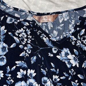 Lovely navy blue floral blouse sz M